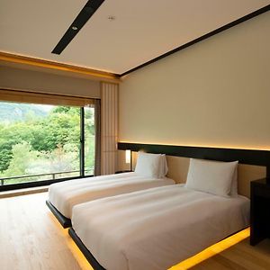 Corner Suite